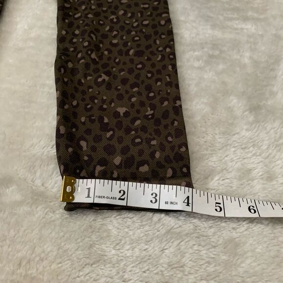 Spanx Look At Me Now Seamless Leggings Olive Leopard Womens Large New NWT - Picture 4 of 8